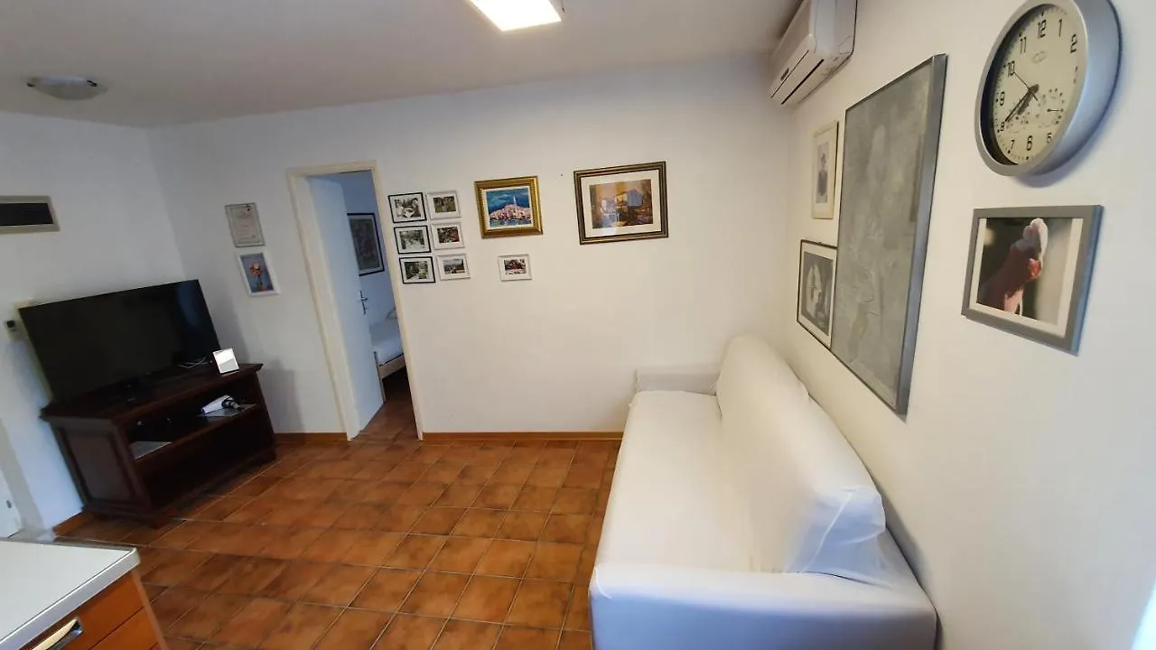 Apartment Queen Ernesta Iv. Rovinj Croatia